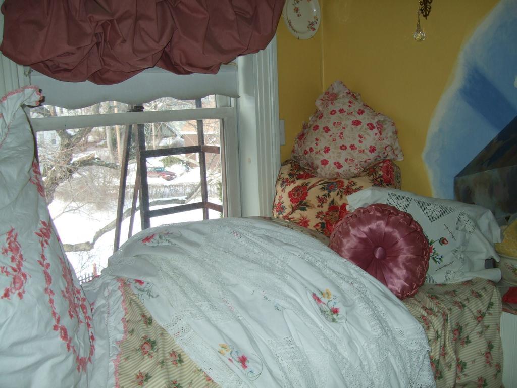 קיטרי Enchanted Nights Bed & Bath חדר תמונה