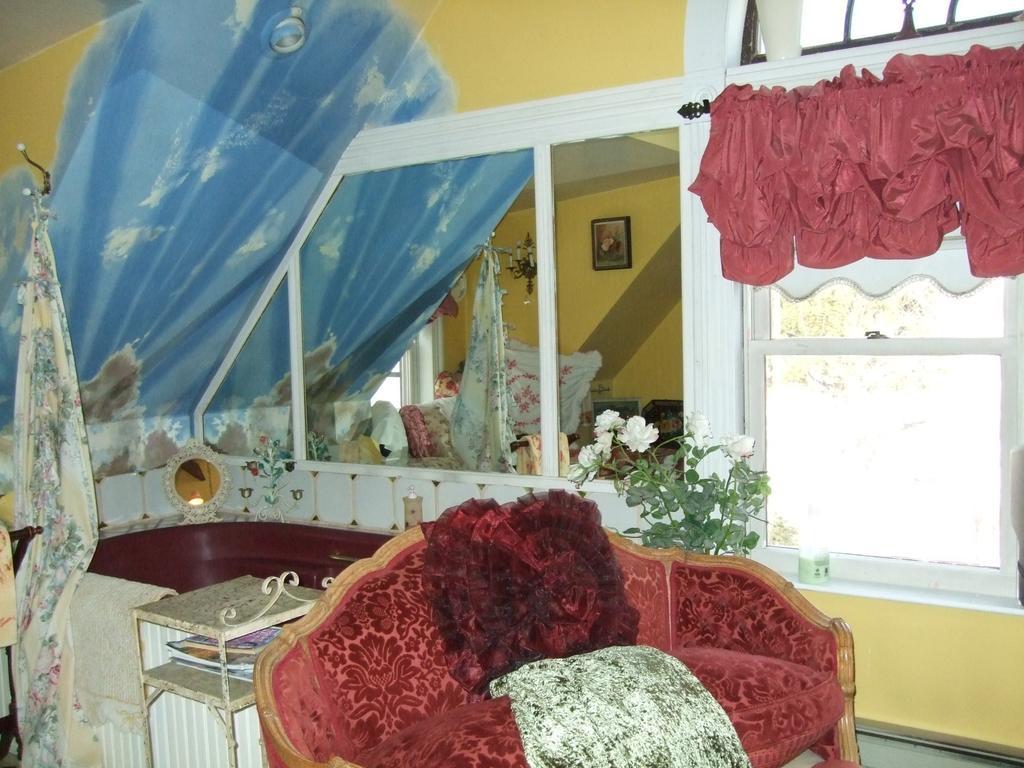 קיטרי Enchanted Nights Bed & Bath חדר תמונה